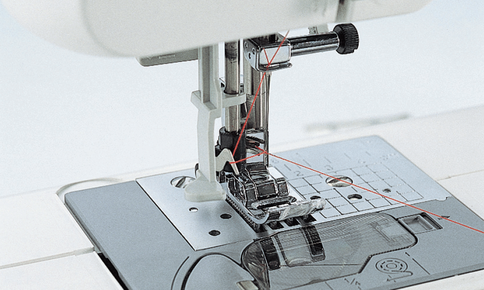 CS10 компьютеризованная швейная машина  4